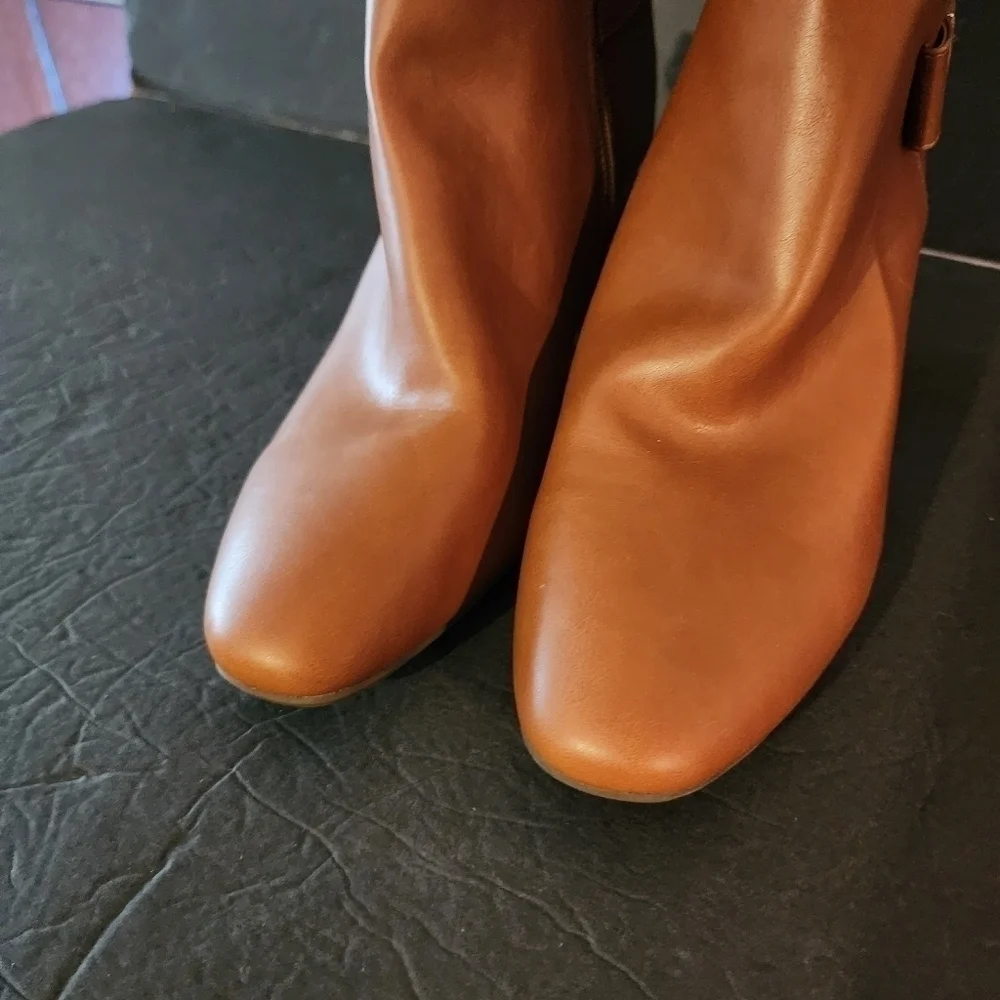 Liz Claiborne Womens Maycen Stacked Heel Booties  Size 9 M NEW (FLAW)